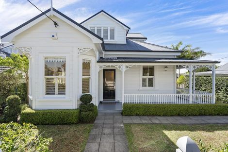 Photo of property in 46 Waterview Road, Stanley Point, Auckland, 0624