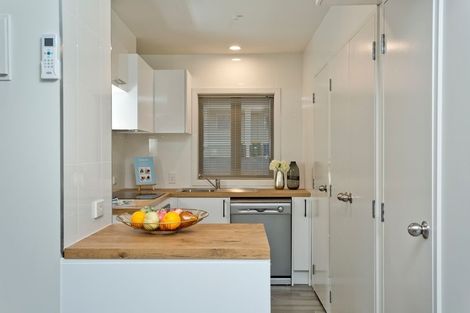 Photo of property in 5/4 John Jennings Drive, Oteha, Auckland, 0632