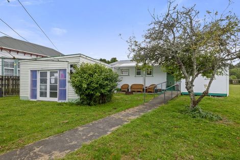 Photo of property in 13 Moir Street, Eltham, 4322