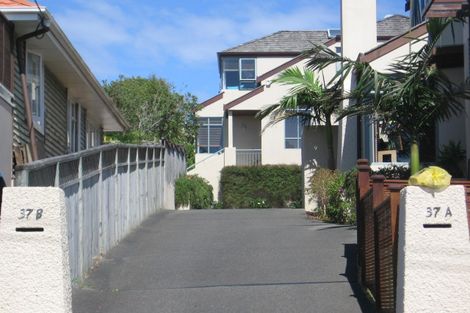 Photo of property in 2/37 Braemar Road, Rothesay Bay, Auckland, 0630