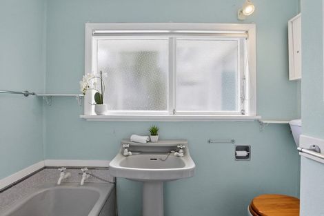 Photo of property in 100 Alexander Road, Raumati Beach, Paraparaumu, 5032