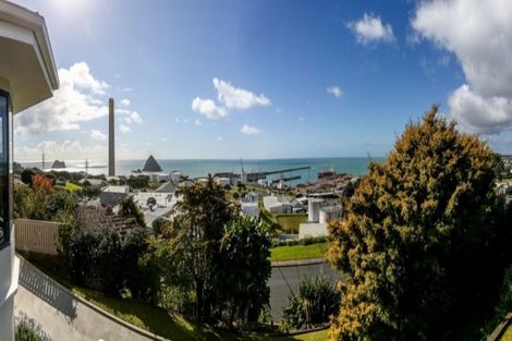 Photo of property in 27 Findlay Street, Moturoa, New Plymouth, 4310