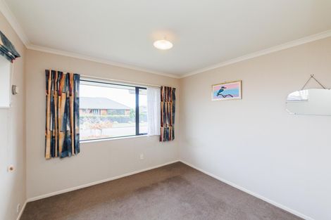 Photo of property in 1 Alpine Grove, Kelvin Grove, Palmerston North, 4414
