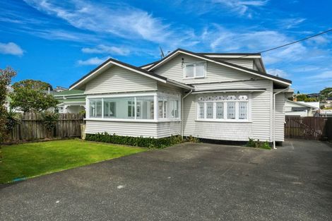 Photo of property in 24 Sulphur Beach Road, Northcote Point, Auckland, 0627