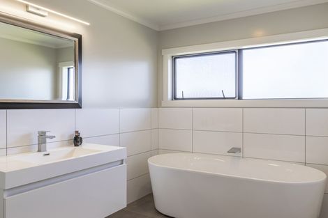 Photo of property in 77 Roy Hilton Drive, Flagstaff, Hamilton, 3210