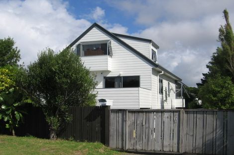 Photo of property in 2/786 East Coast Road, Oteha, Auckland, 0630
