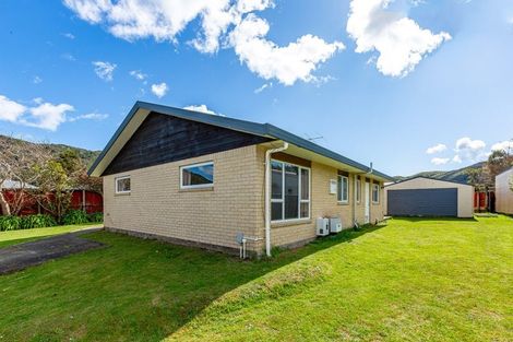 Photo of property in 3 Ipswich Grove, Wainuiomata, Lower Hutt, 5014