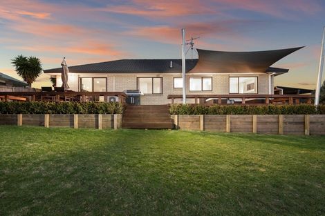 Photo of property in 14 Solander Drive, Welcome Bay, Tauranga, 3112