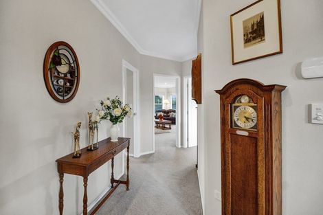 Photo of property in 2 Manurau Crescent, Merrilands, New Plymouth, 4312