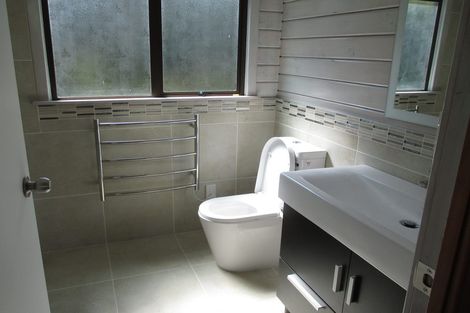 Photo of property in 2/694 East Coast Road, Pinehill, Auckland, 0632