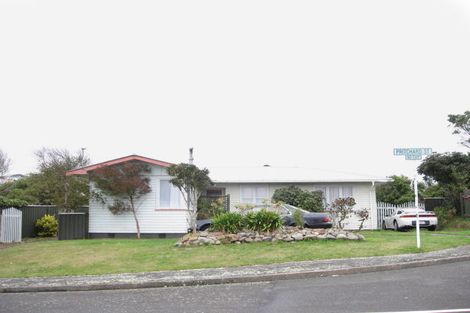 Photo of property in 39 Stewart Drive, Newlands, Wellington, 6037