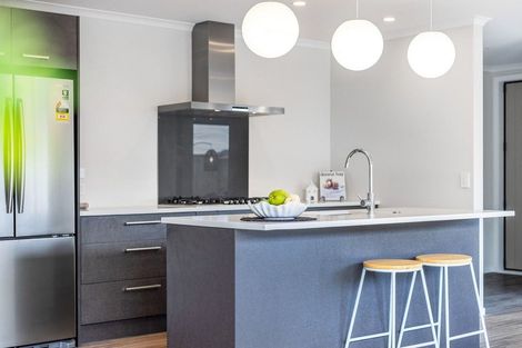 Photo of property in 22 Queen Charlotte Drive, Aotea, Porirua, 5024