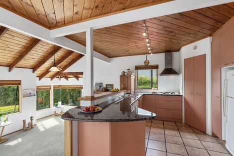 Photo of property in 2/85 Castor Bay Road, Castor Bay, Auckland, 0620