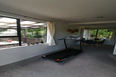 Photo of property in 10 Eugen Place, Bayview, Auckland, 0629