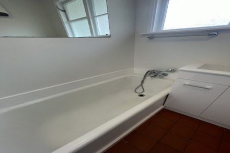 Photo of property in 32 Price Crescent, Mount Wellington, Auckland, 1060