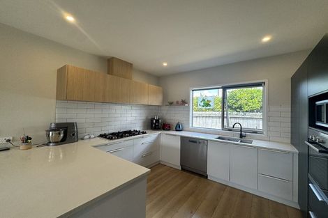 Photo of property in 18 Marie Costello Way, Beach Haven, Auckland, 0626