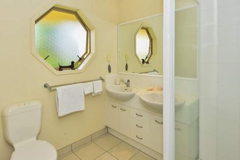 Photo of property in 10 Glencalder Place, Wattle Downs, Auckland, 2103