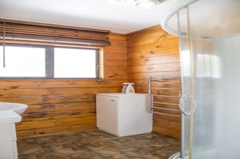 Photo of property in 2/98 Lake Road, Narrow Neck, Auckland, 0622