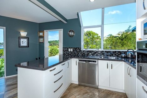 Photo of property in 9 Avoca Valley Road, Heathcote Valley, Christchurch, 8022