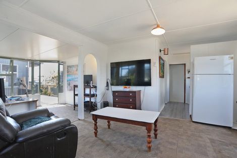 Photo of property in 75 Punga Street, Tangimoana, 4822