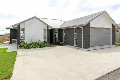 Photo of property in 2 Rayner Way, Glen Avon, New Plymouth, 4312
