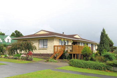 Photo of property in 73 Kurnell Drive, Botany Downs, Auckland, 2010