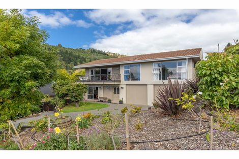 Photo of property in 7 Dalefield Drive, Cashmere, Christchurch, 8022