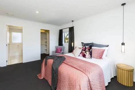 Photo of property in 16 Comeskey Grove, Elderslea, Upper Hutt, 5018