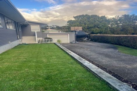 Photo of property in 4 Pavola Grove, Glenfield, Auckland, 0629