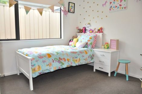 Photo of property in 11 Kirkpatrick Place, Havelock North, 4130