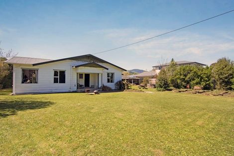 Photo of property in 176 Commercial Street, Takaka, 7110