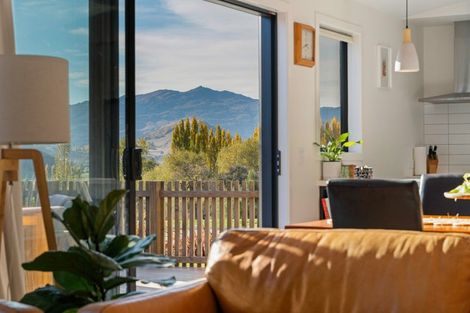 Photo of property in 43 Bannister Street, Jacks Point, Queenstown, 9371