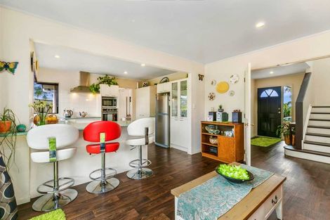 Photo of property in 9 San Fernando Way, Henderson, Auckland, 0612