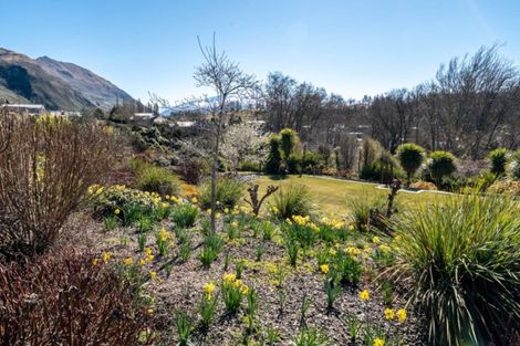 Photo of property in 5 Hollyhock Lane, Wanaka, 9305