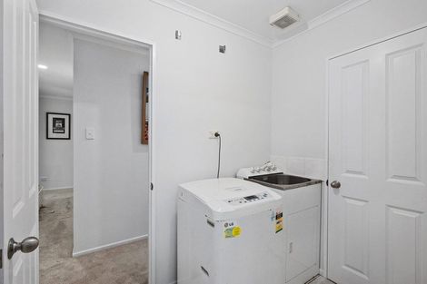 Photo of property in 5 Springwater Vale, Unsworth Heights, Auckland, 0632