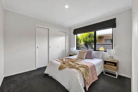 Photo of property in 28 Paynters Avenue, Strandon, New Plymouth, 4312