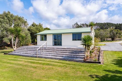Photo of property in 585 Cove Road, Waipu, 0582