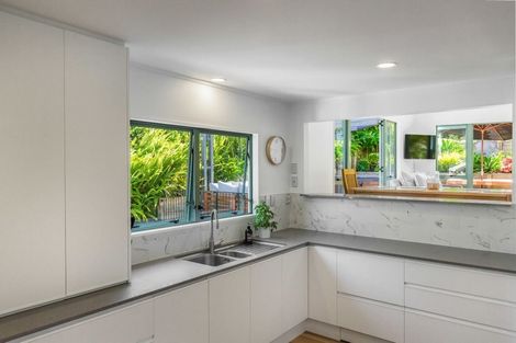Photo of property in 1/39 Seaton Road, Murrays Bay, Auckland, 0630