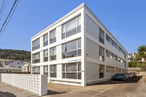 Photo of property in Victoria Court, 4/4 Queen Street, Mount Victoria, Wellington, 6011