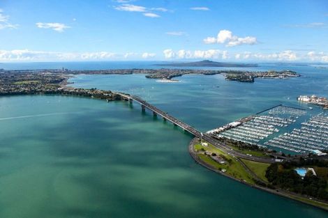 Photo of property in 2/24 Mariposa Crescent, Birkenhead, Auckland, 0626