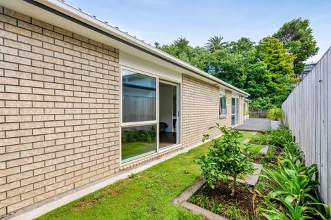 Photo of property in 24 Moulton Street, Moturoa, New Plymouth, 4310