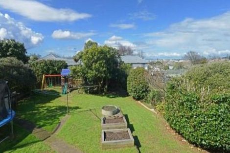 Photo of property in 8 Waiohua Road, Greenlane, Auckland, 1061