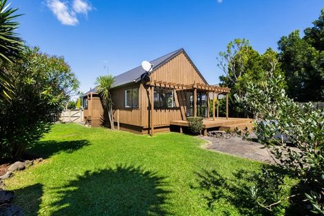 Photo of property in 45 Darren Crescent, Half Moon Bay, Auckland, 2012