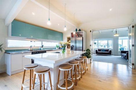 Photo of property in 27 Merani Street, Narrow Neck, Auckland, 0622