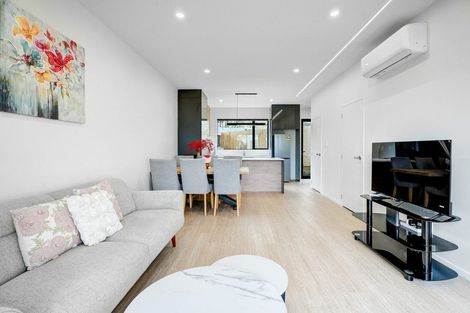 Photo of property in 4/16 Binsted Road, New Lynn, Auckland, 0600