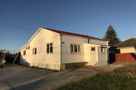 Photo of property in 16 Egmont Street, Castlecliff, Whanganui, 4501