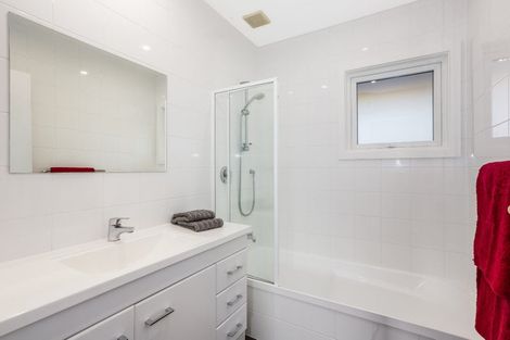 Photo of property in 13 Fleetwood Grove, Waikanae, 5036