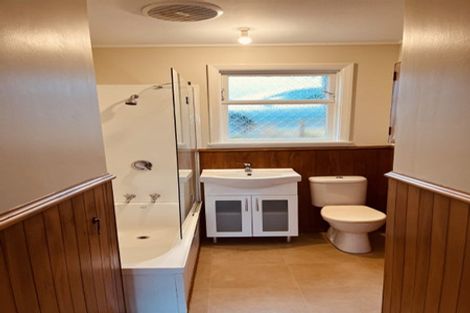 Photo of property in 37 Creswick Terrace, Northland, Wellington, 6012