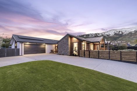 Photo of property in 12 Sapphire Spring Rise, Wanaka, 9305