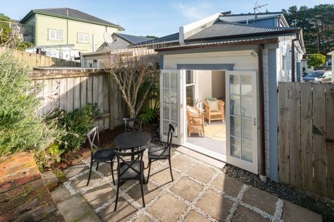 Photo of property in 9 Royal Street, Berhampore, Wellington, 6023